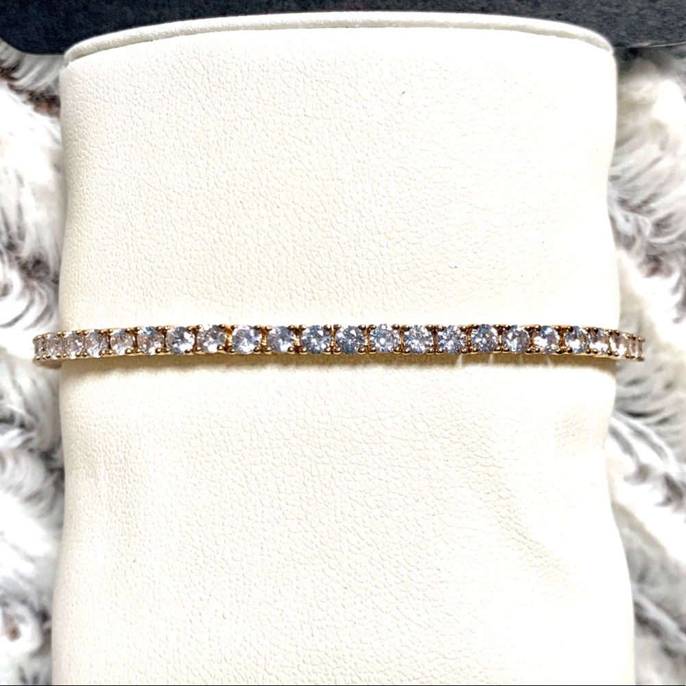 🆕 BNWT ⭐️SPARKLING CZ Clasp Tennis Bracelet